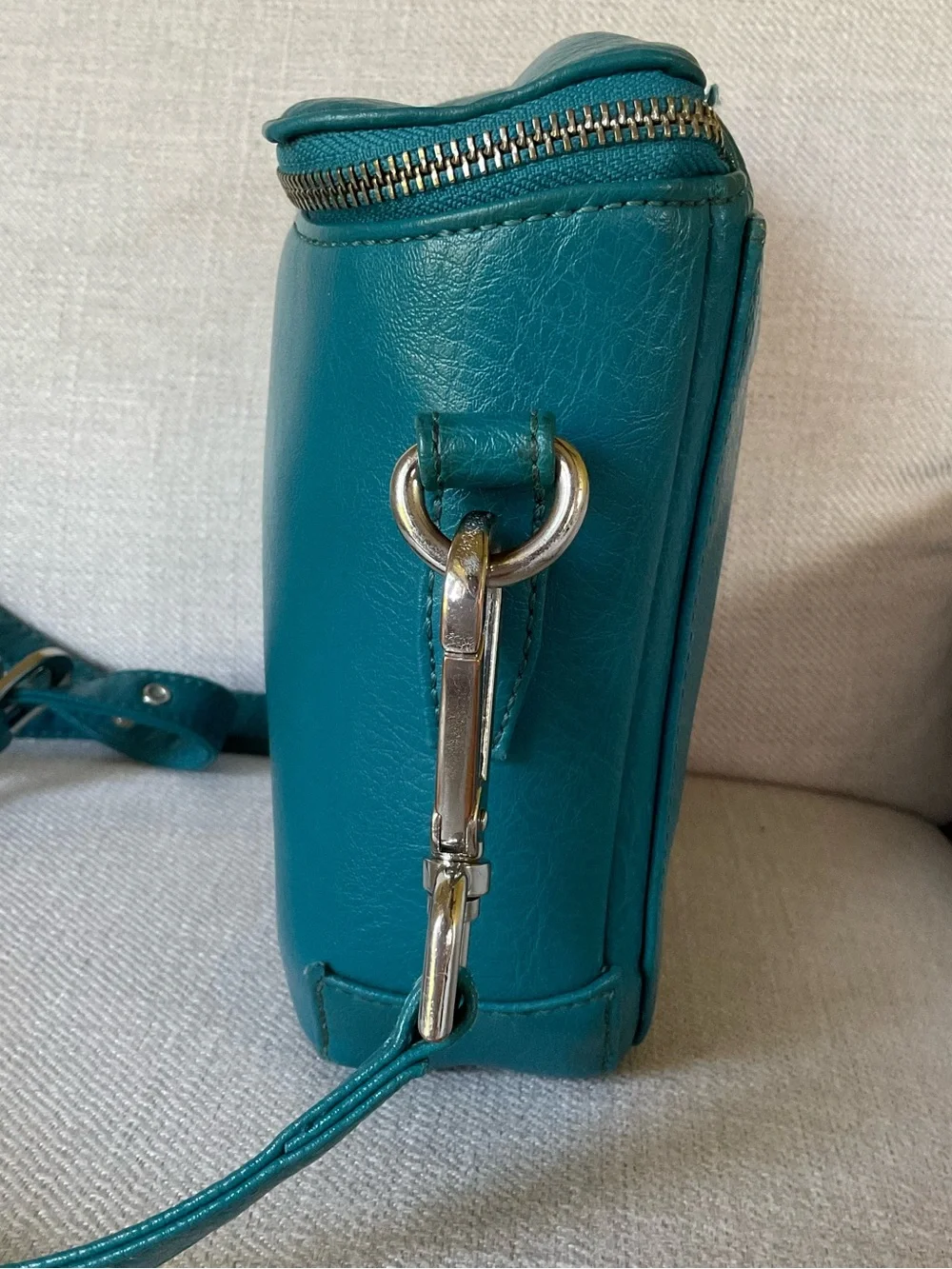 Matt & Nat Teal Vegan Leather Zip-Lid Bucket Crossbody Bag